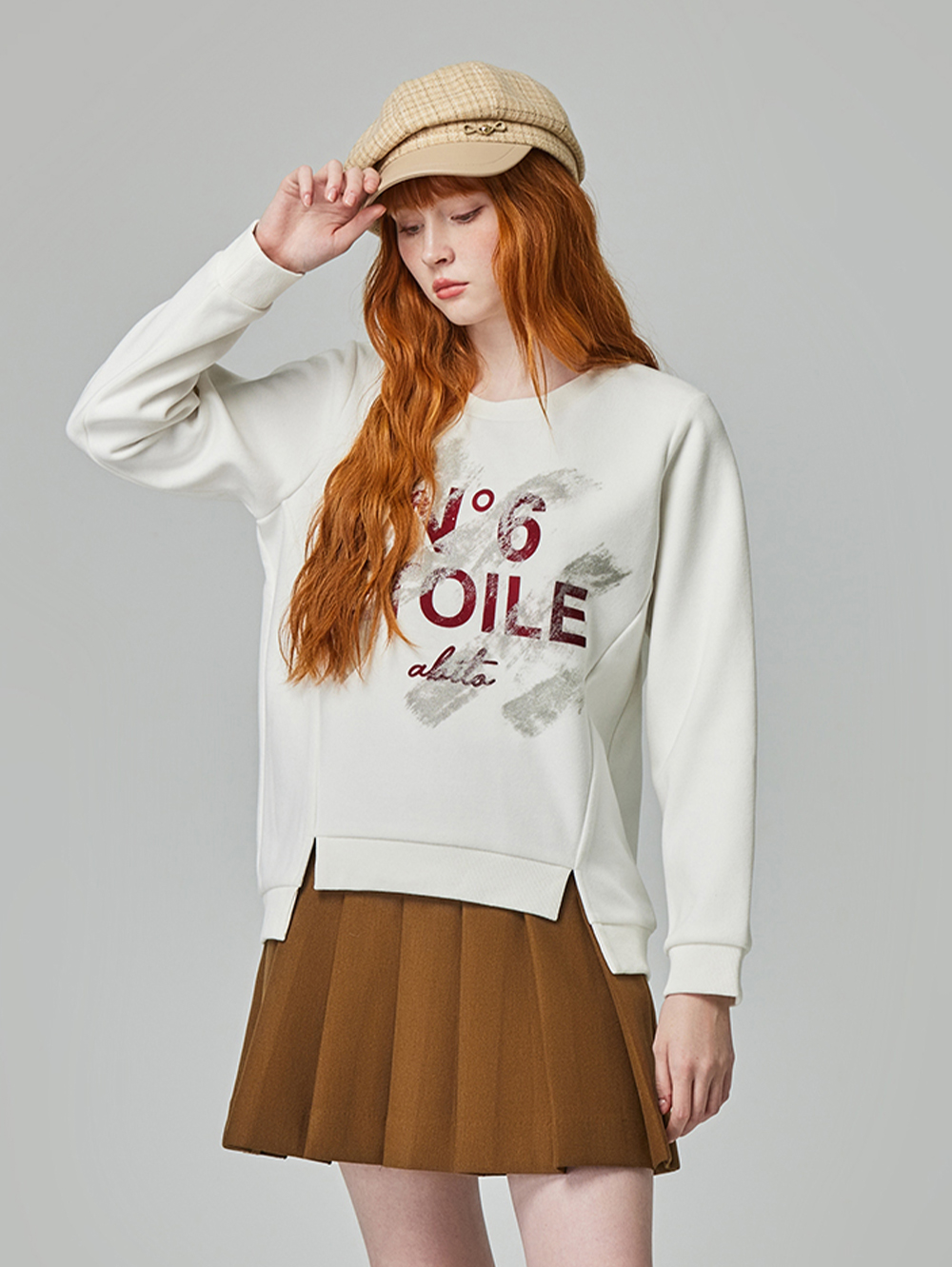 abito溫暖磨毛字母上衣