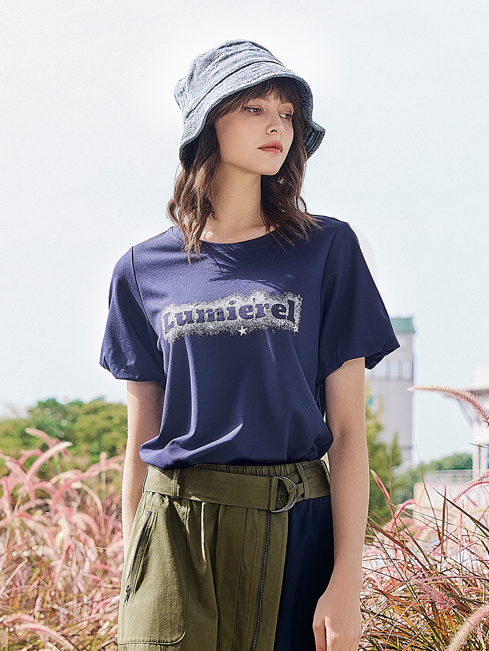 abito圓領噴墨刺繡上衣