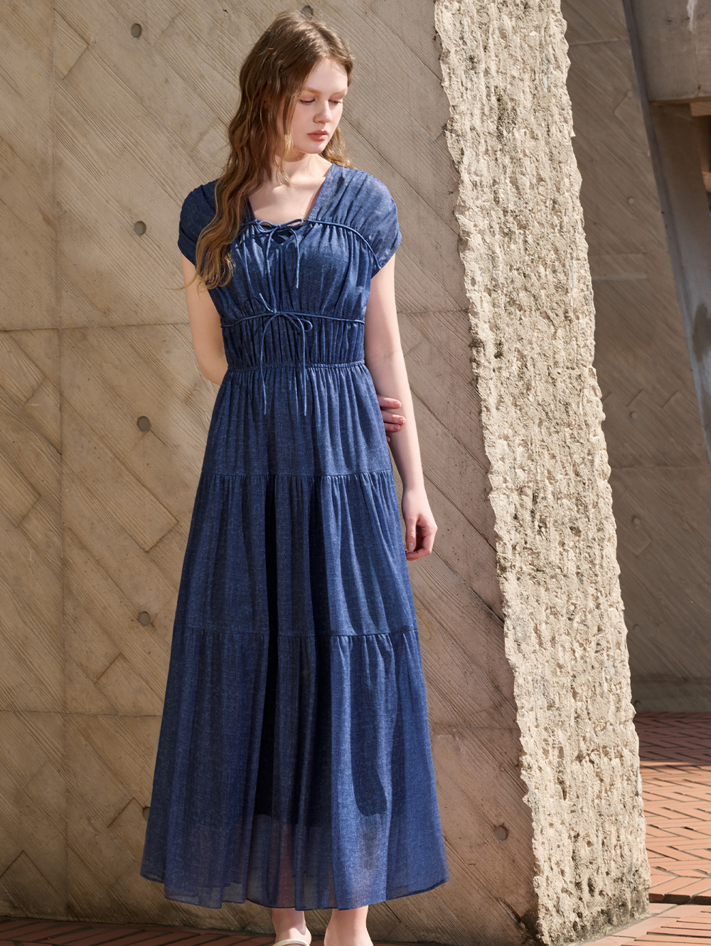 JOAN法式抽繩收腰層次長洋裝