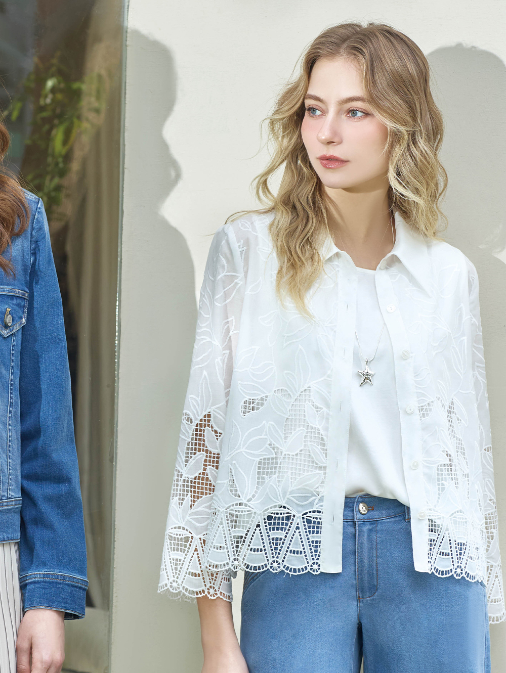 JOAN簍空花卉刺繡蕾絲襯衫(附內搭背心)