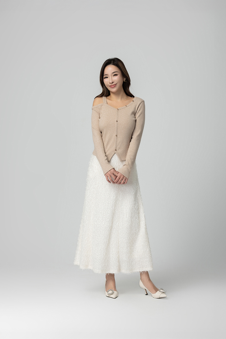 CHANG YU x abito質感挖肩V領上衣