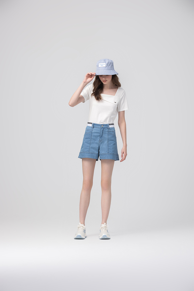 abito優雅方領愛心墜飾上衣