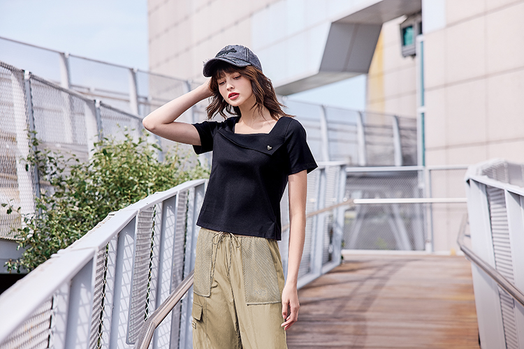 abito優雅方領愛心墜飾上衣