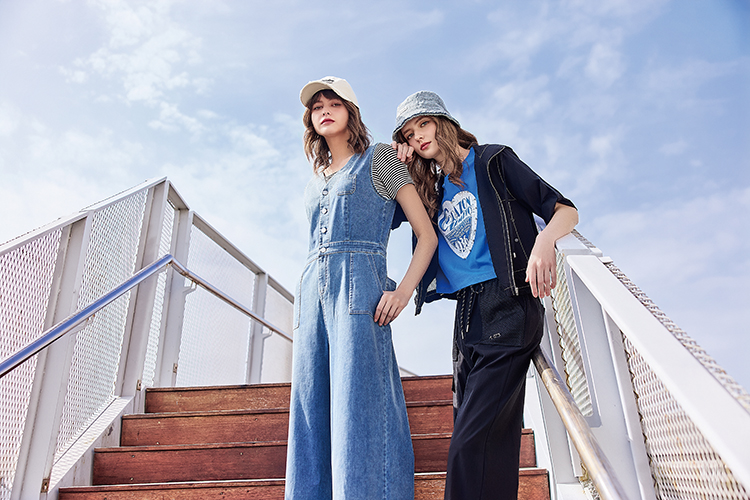 abito甜美愛心膠印上衣