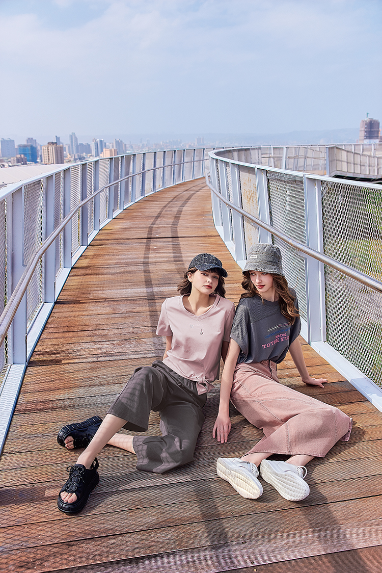 abito綁結別針裝飾造型上衣