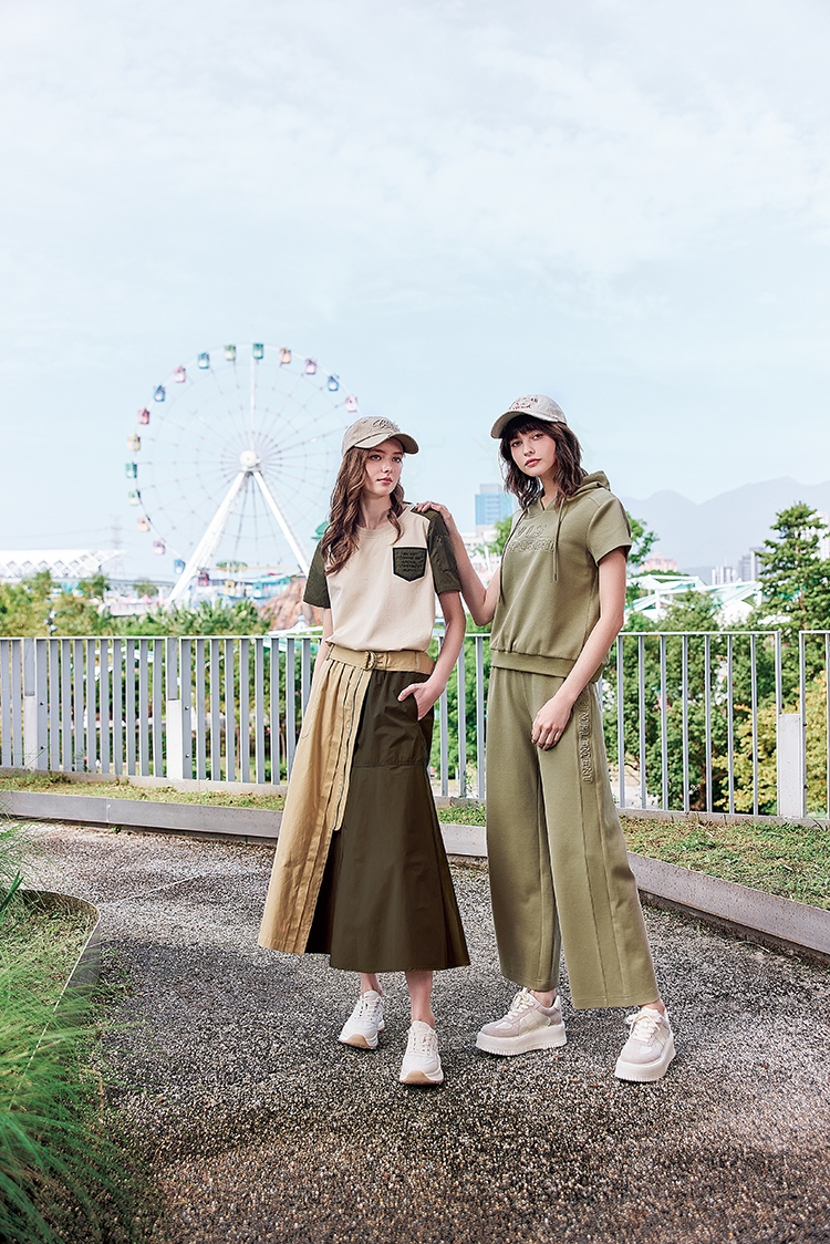 abito休閒連帽鋼印上衣