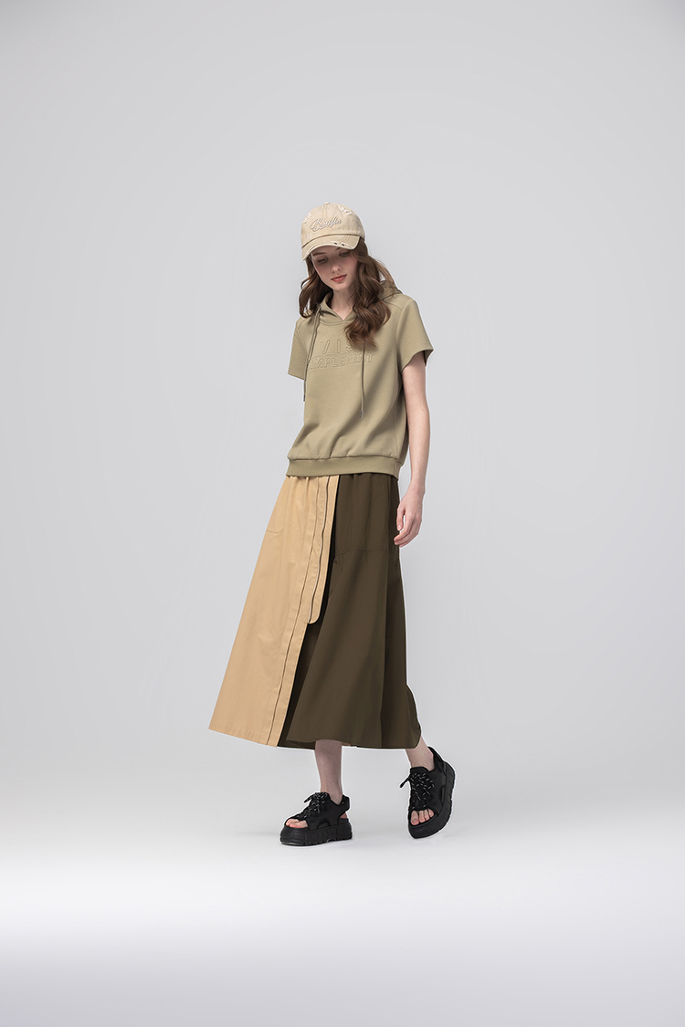 abito休閒連帽鋼印上衣