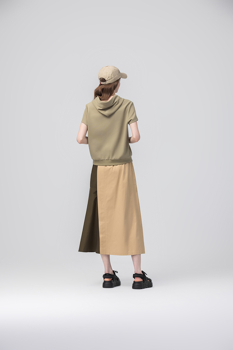 abito休閒連帽鋼印上衣