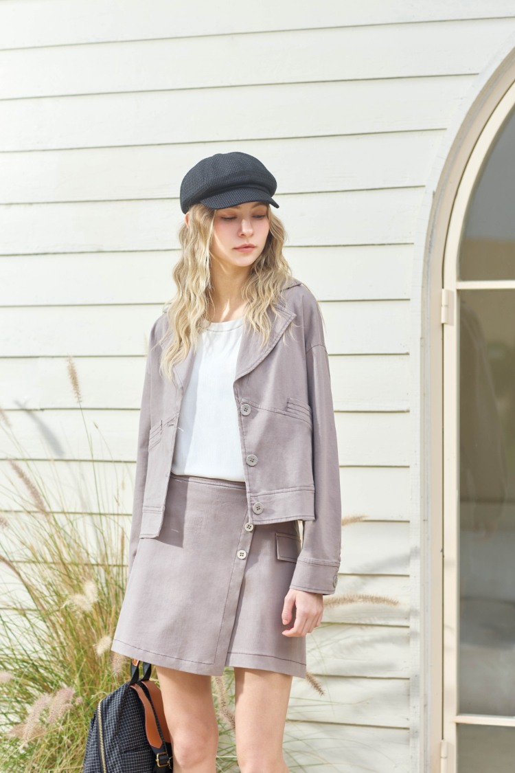 JOAN立體壓線翻領落肩短版夾克