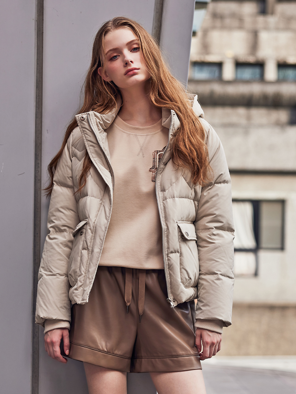 abito鬆緊腰頭皮革短褲