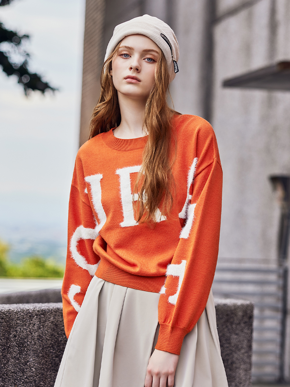 abito圓領短版字母針織上衣