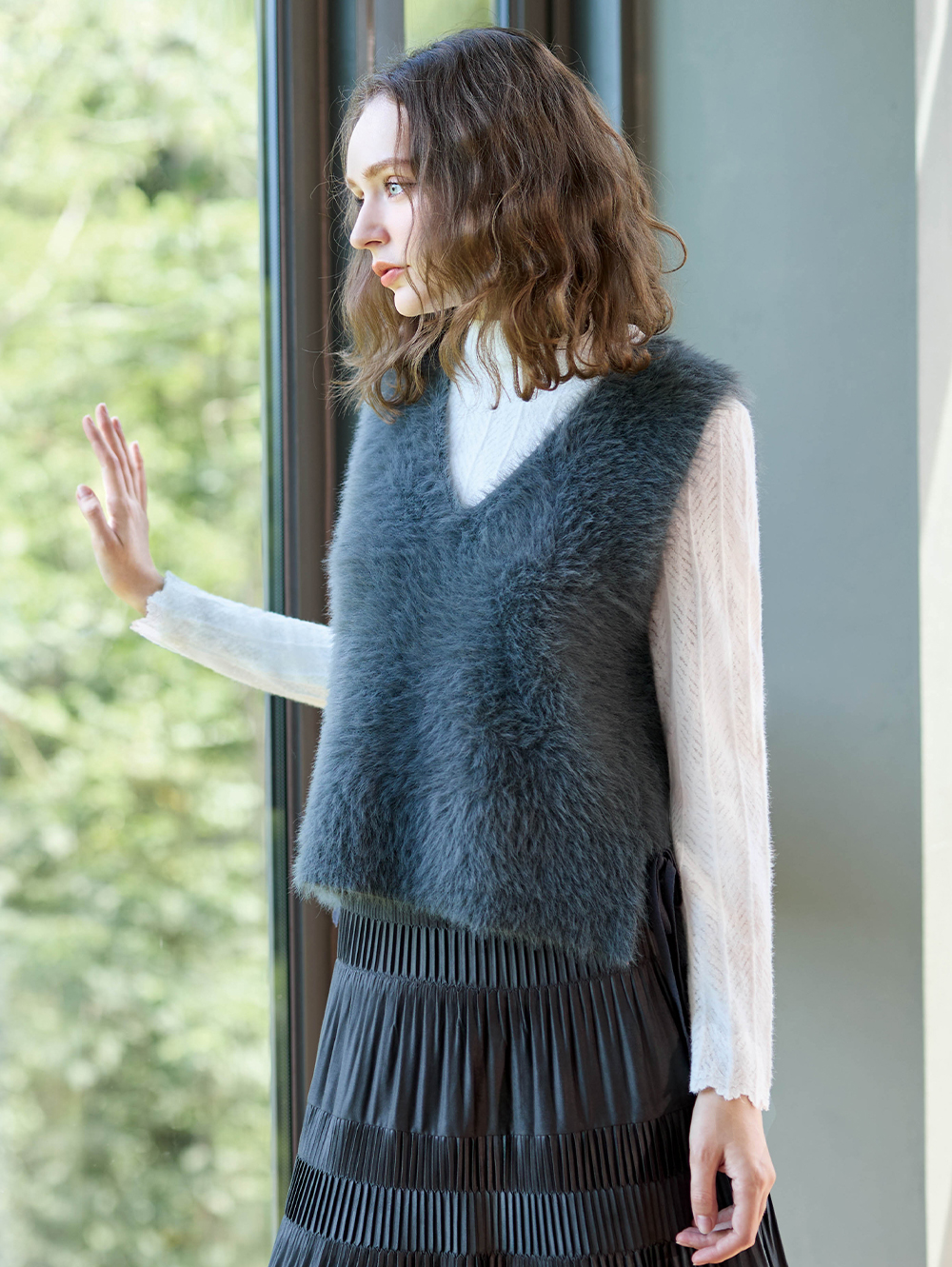 JOAN柔光蕾絲立領彈性上衣