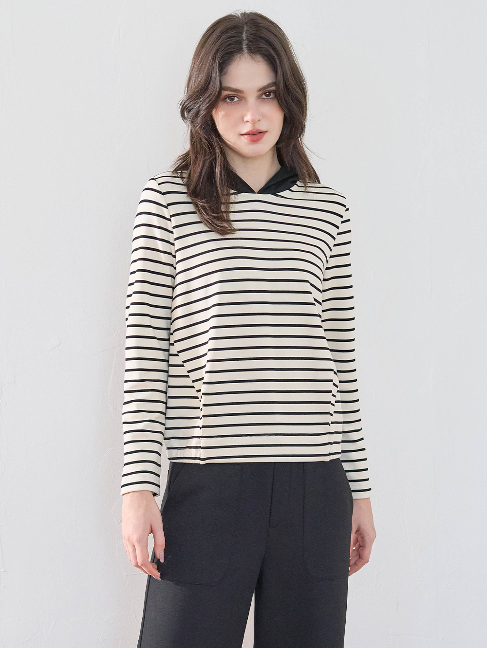 JOAN輕暖彈性薄帽T