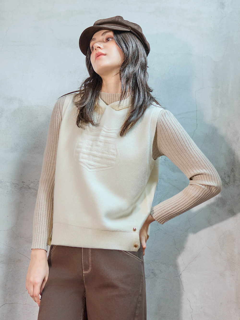 JOAN立體壓紋針織連帽背心