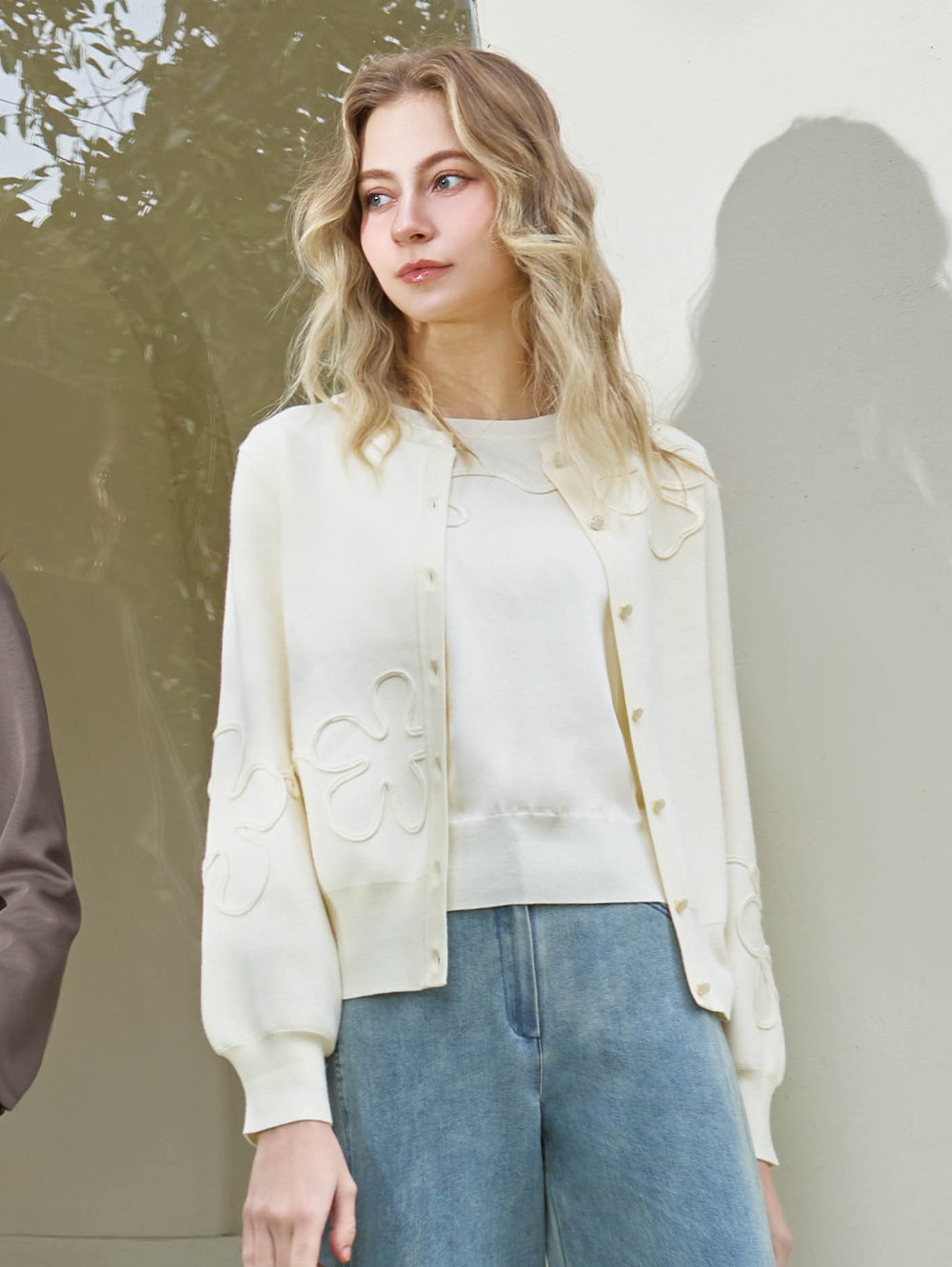 JOAN立體線條花語針織上衣