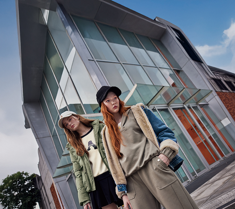 abito電繡字母拼接上衣