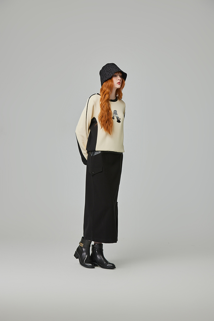 abito電繡字母拼接上衣