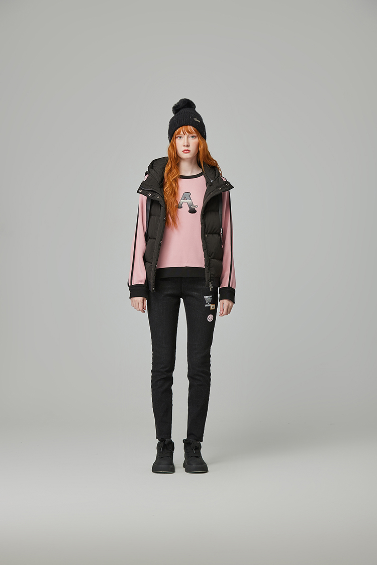 abito電繡字母拼接上衣