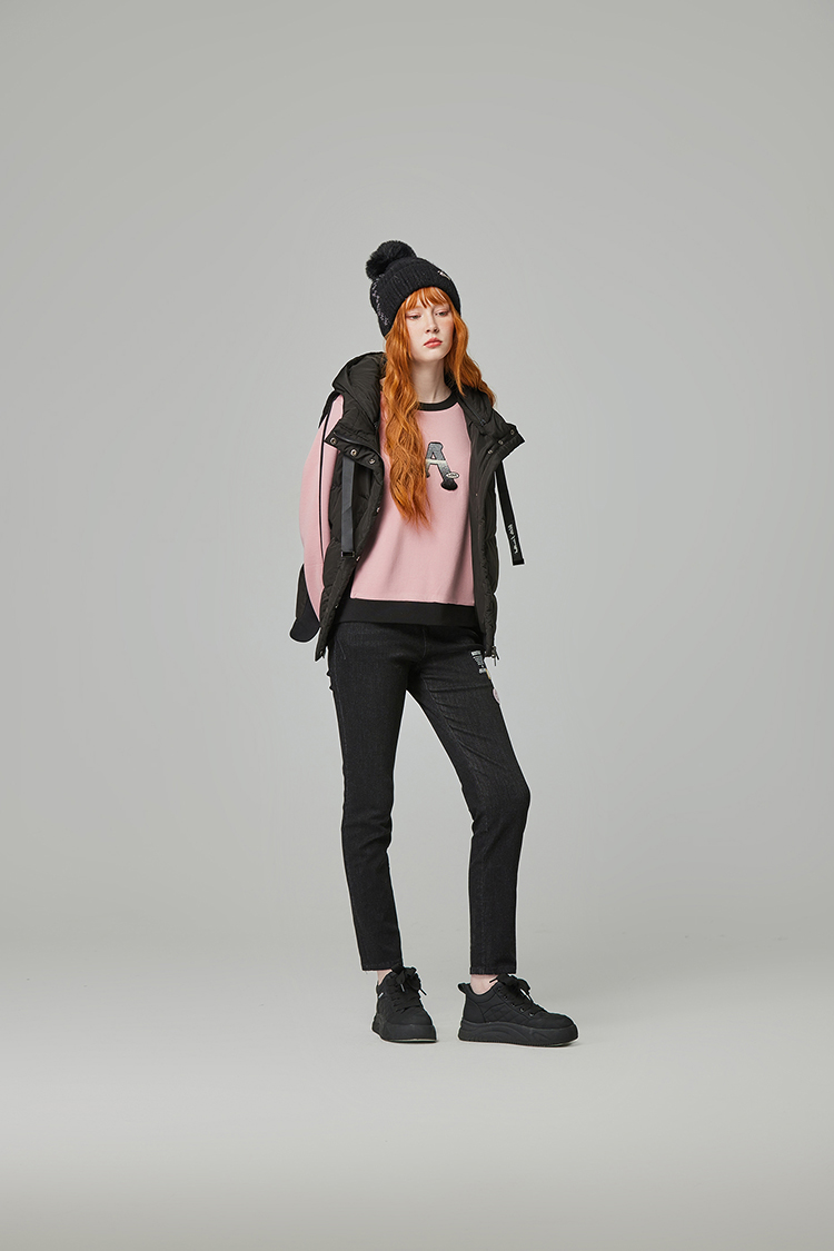 abito電繡字母拼接上衣