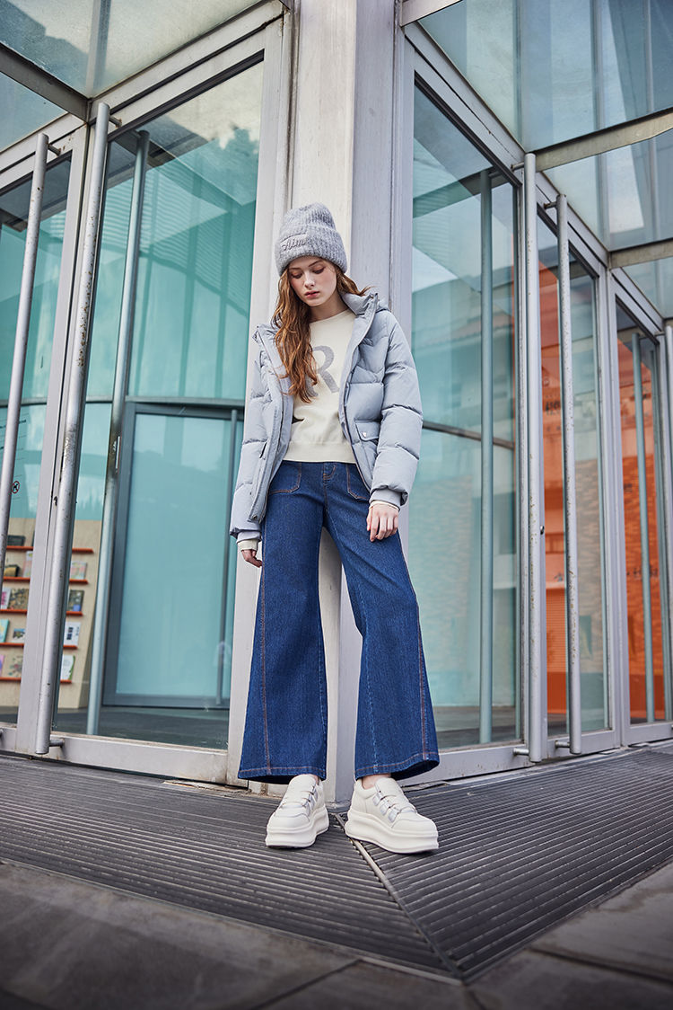 abito圓領短版字母針織上衣