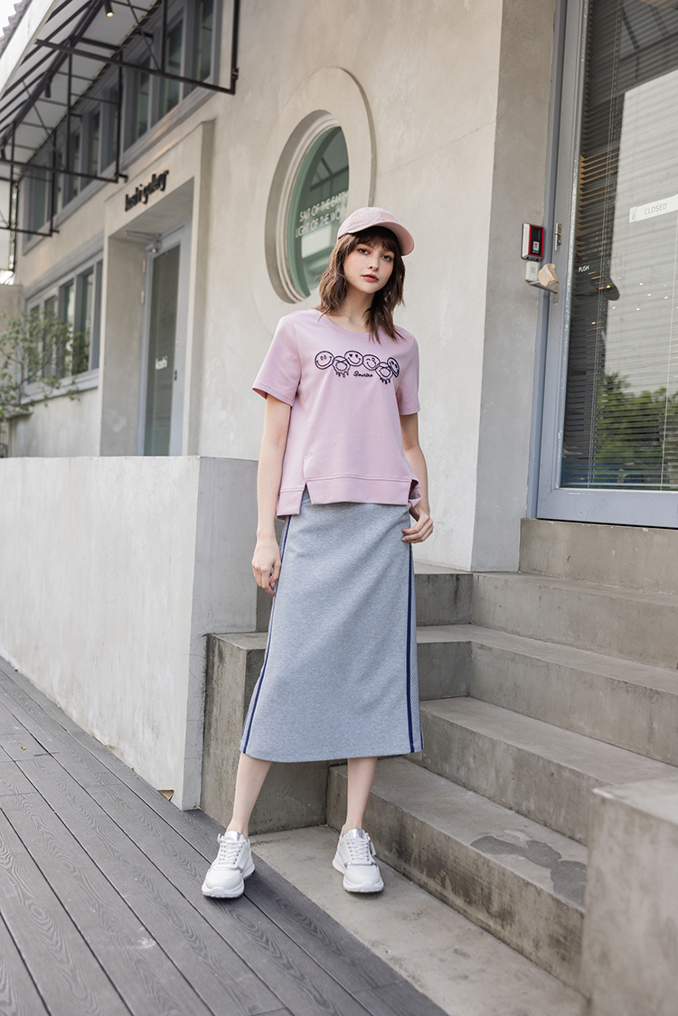 abito寬鬆圓領笑臉上衣