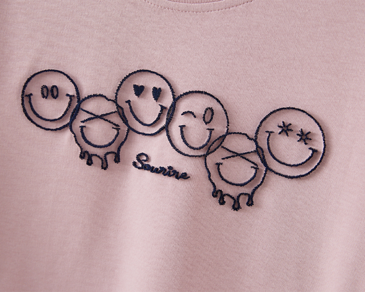 abito寬鬆圓領笑臉上衣