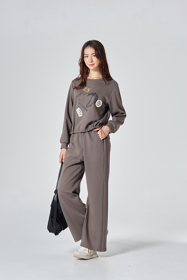 DITA運動風休閒貼布繡大學T