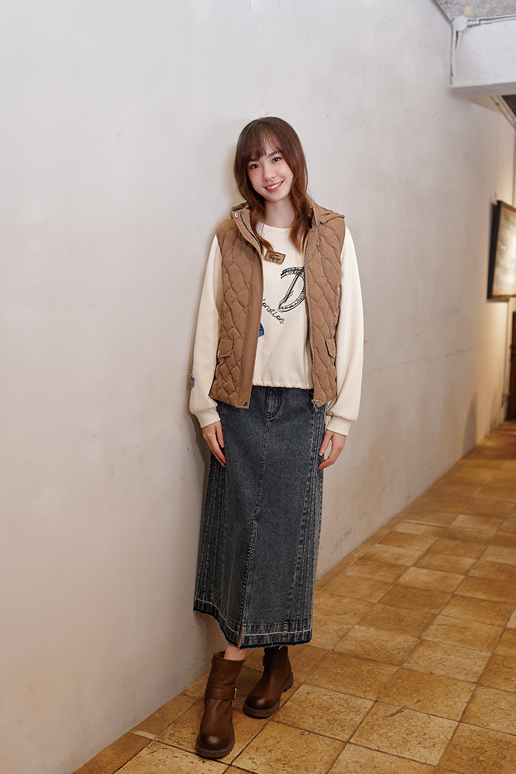 DITA質感連帽輕薄羽絨背心