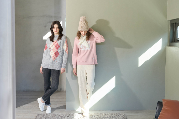 JOAN微厚暖感字母款長袖上衣