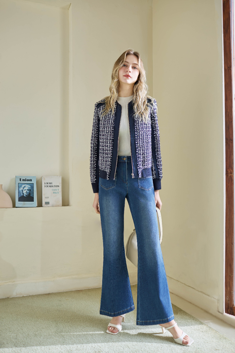 JOAN金屬鍊裝飾微喇叭牛仔褲