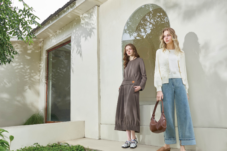 JOAN立體線條花語針織上衣